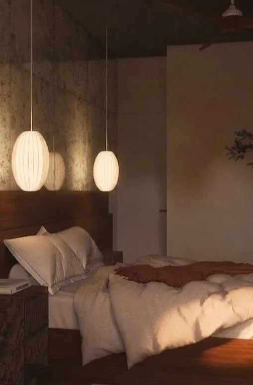 Chambre aux suspensions en papier et linge écru